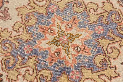 Vintage Rug 4'2" x 6'11 feet 128 x 212 cm