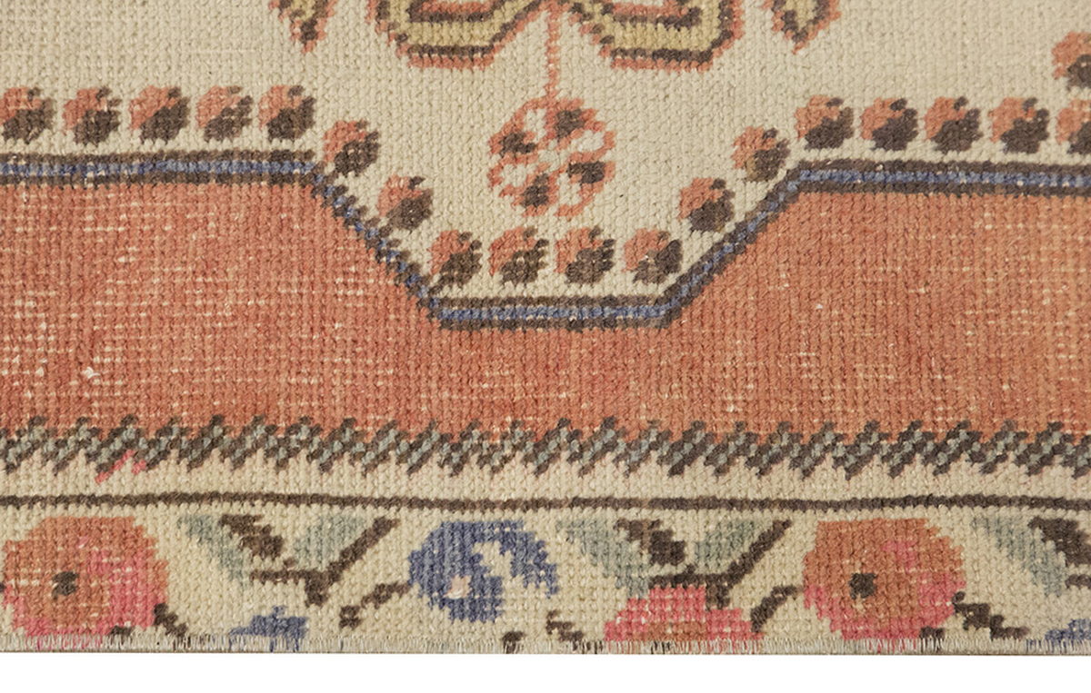 Vintage Rug 4'2" x 6'11 feet 128 x 212 cm