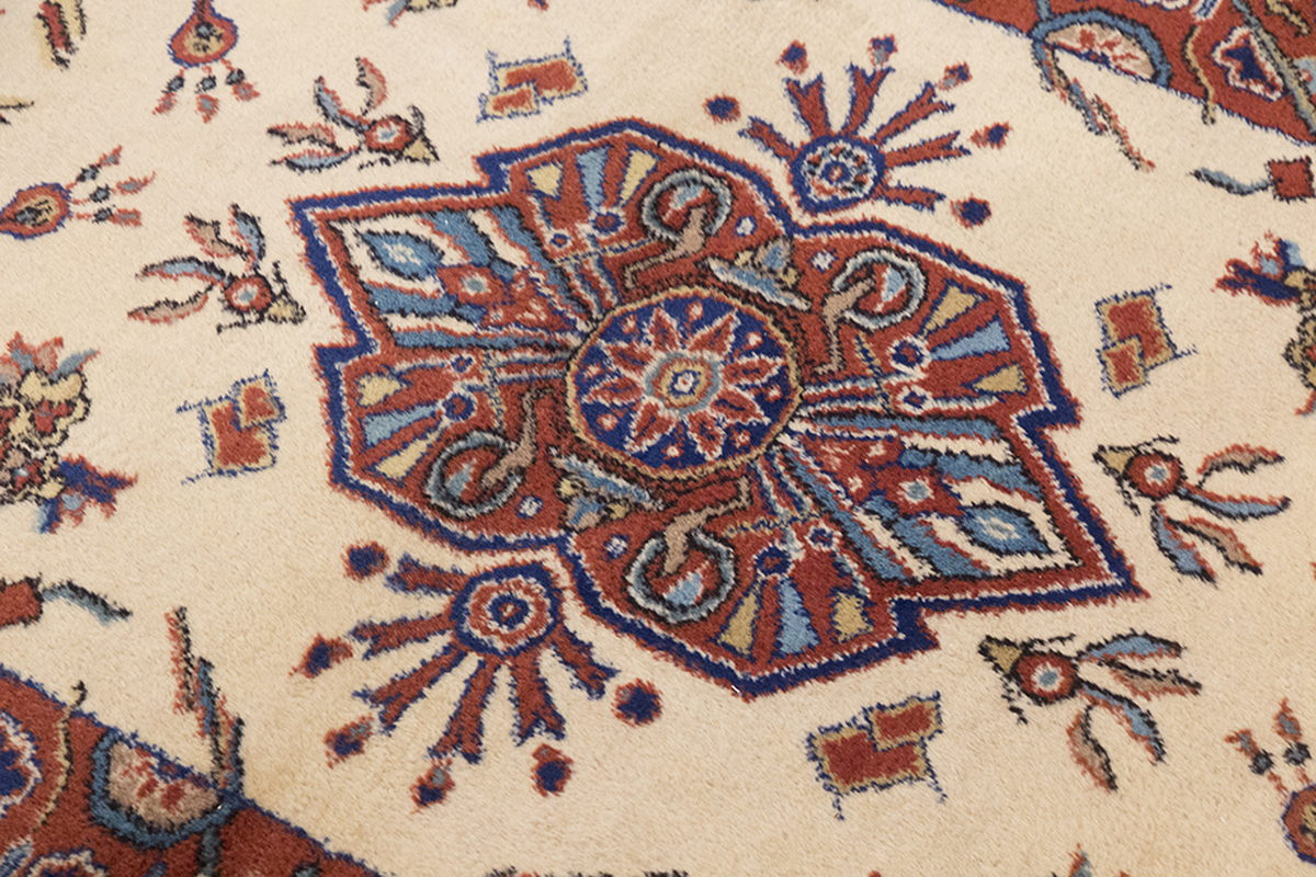 Vintage Rug 4'2" x 7 feet 126 x 214 cm