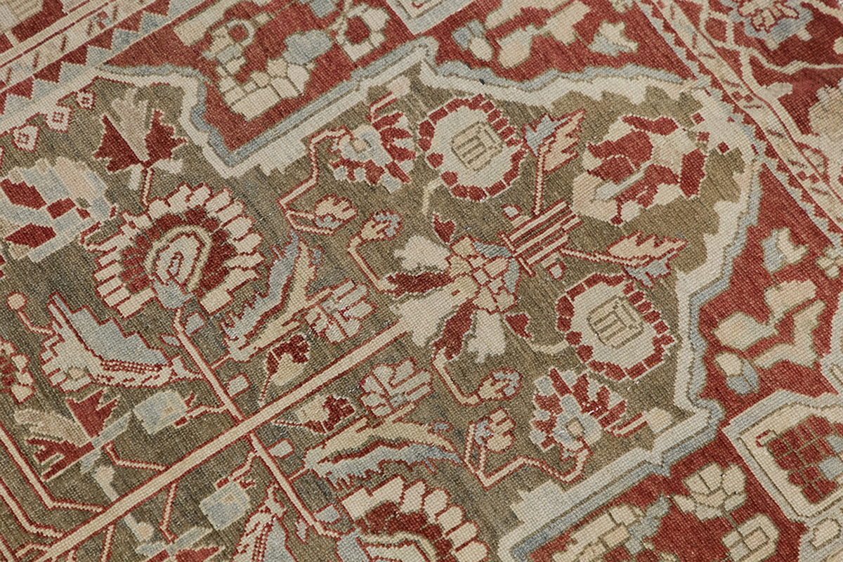 Vintage Rug 4'6" x 7' feet 136 x 214 cm