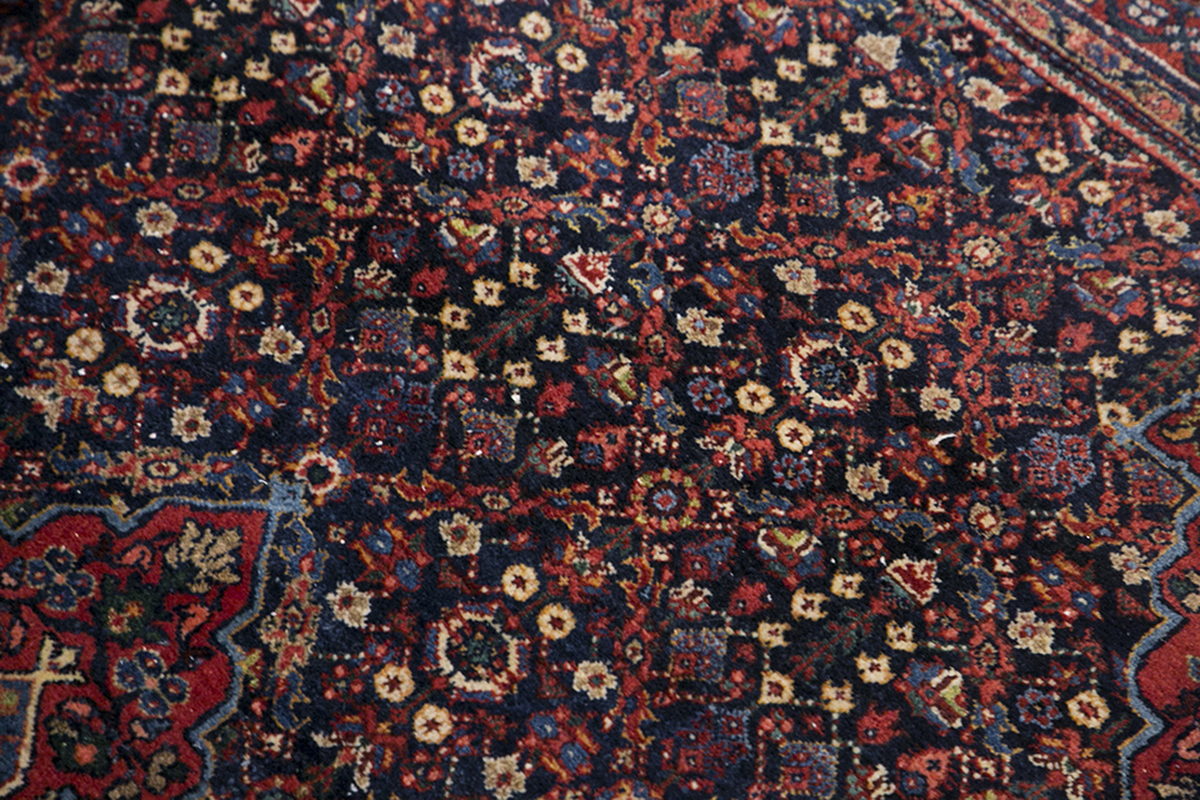 Vintage Rug 4'6" x 7' feet 136 x 214 cm