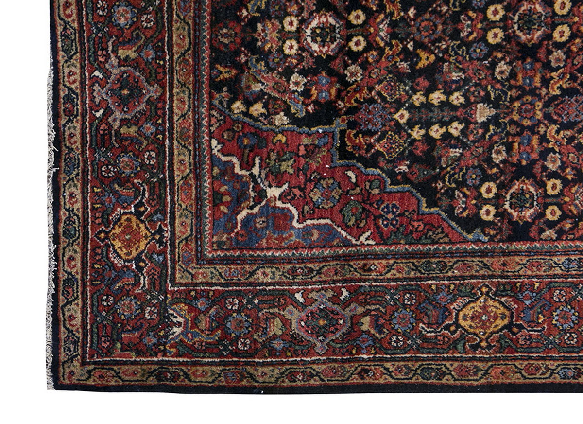 Vintage Rug 4'6" x 7' feet 136 x 214 cm