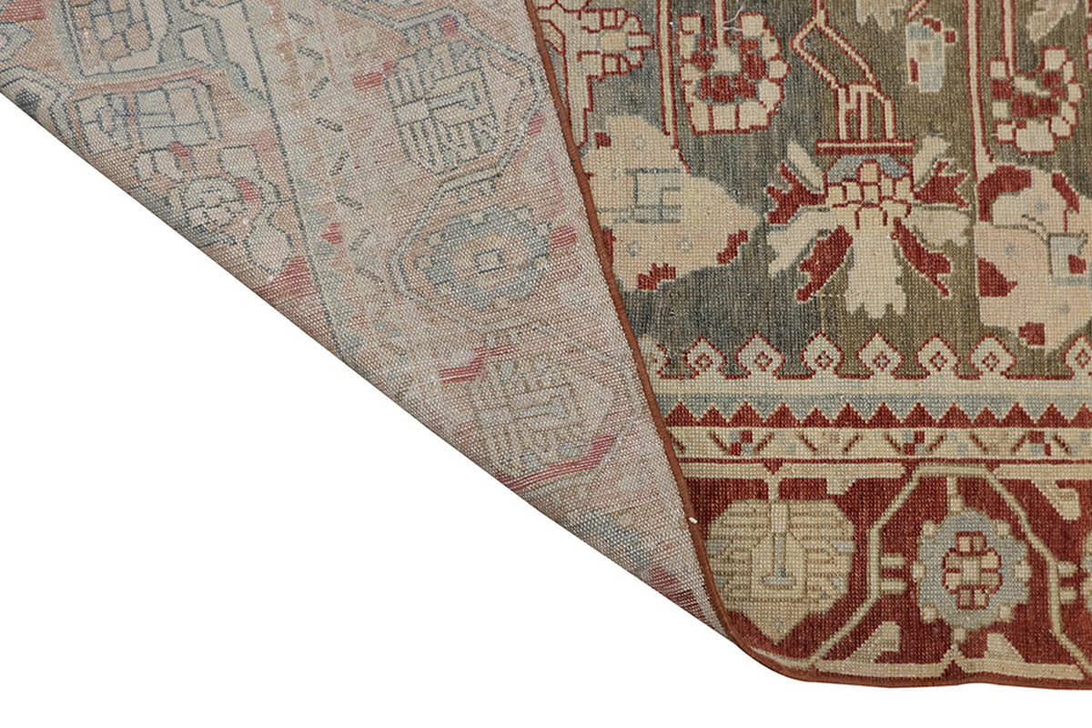 Vintage Rug 4'6" x 7' feet 136 x 214 cm