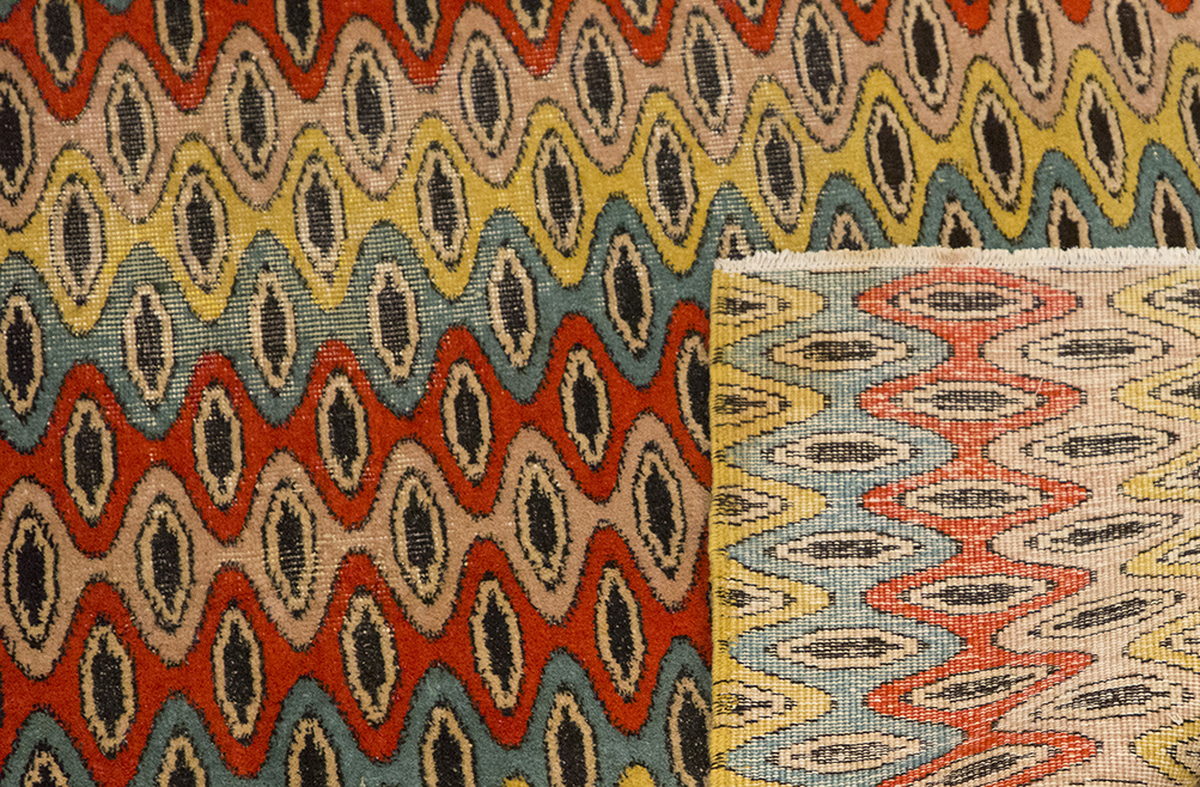 Vintage Rug 4 x 6'11 feet 122 x 210 cm