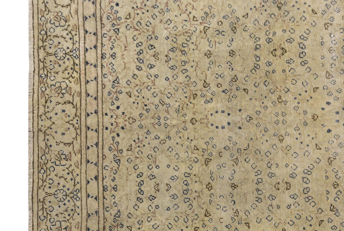 Vintage Rug 6" x 9" feet 184 x 272 cm