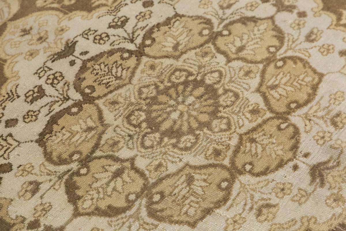 Vintage Rug 6'1" x 9" feet 186 x 270 cm