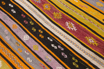 Vintage Turkish Kilim Rug, 135 x 164 cm, 4.5 x 5.5 ft