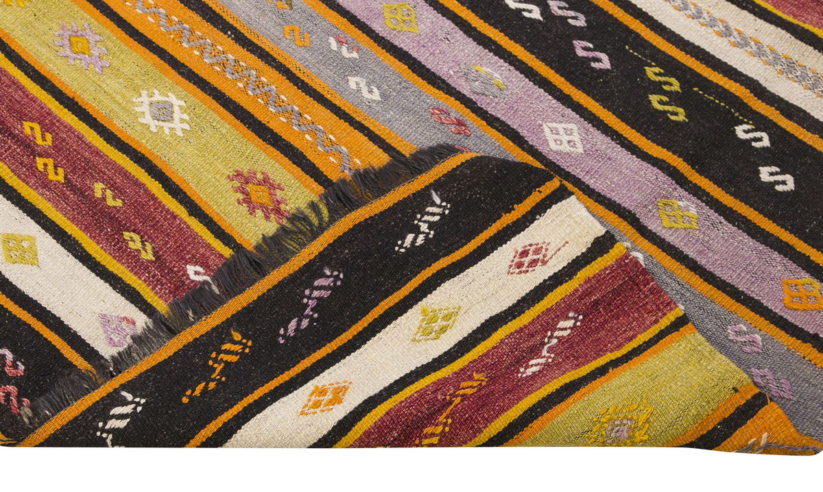 Vintage Turkish Kilim Rug, 135 x 164 cm, 4.5 x 5.5 ft