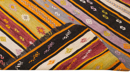 Vintage Turkish Kilim Rug, 135 x 164 cm, 4.5 x 5.5 ft