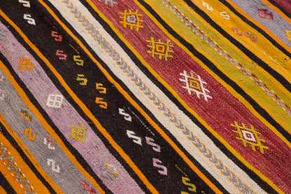 Vintage Turkish Kilim Rug, 135 x 164 cm, 4.5 x 5.5 ft