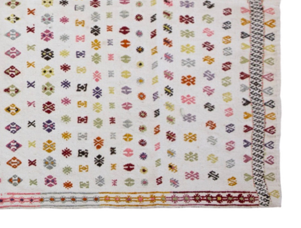 Vintage Turkish Kilim Rug 137x187cm (4'6" x 6'2")