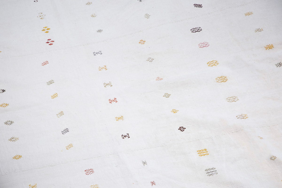 Vintage Turkish Kilim Rug 188x228 cm (6'2" x 7'6")