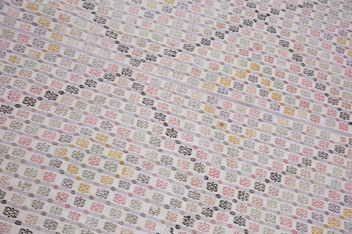 Vintage Turkish Kilim Rug 192x254 cm (6'3" x 8'4")