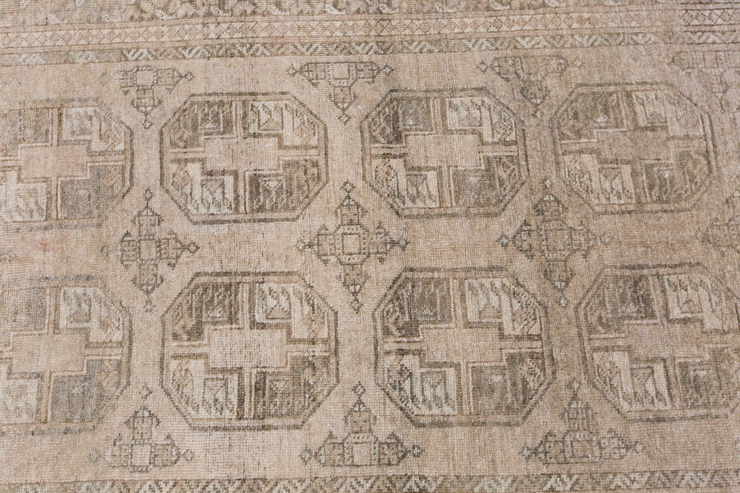 Vintage Turkish Oushak Rug 127 x 185 cm | 4.2 x 6.1 ft