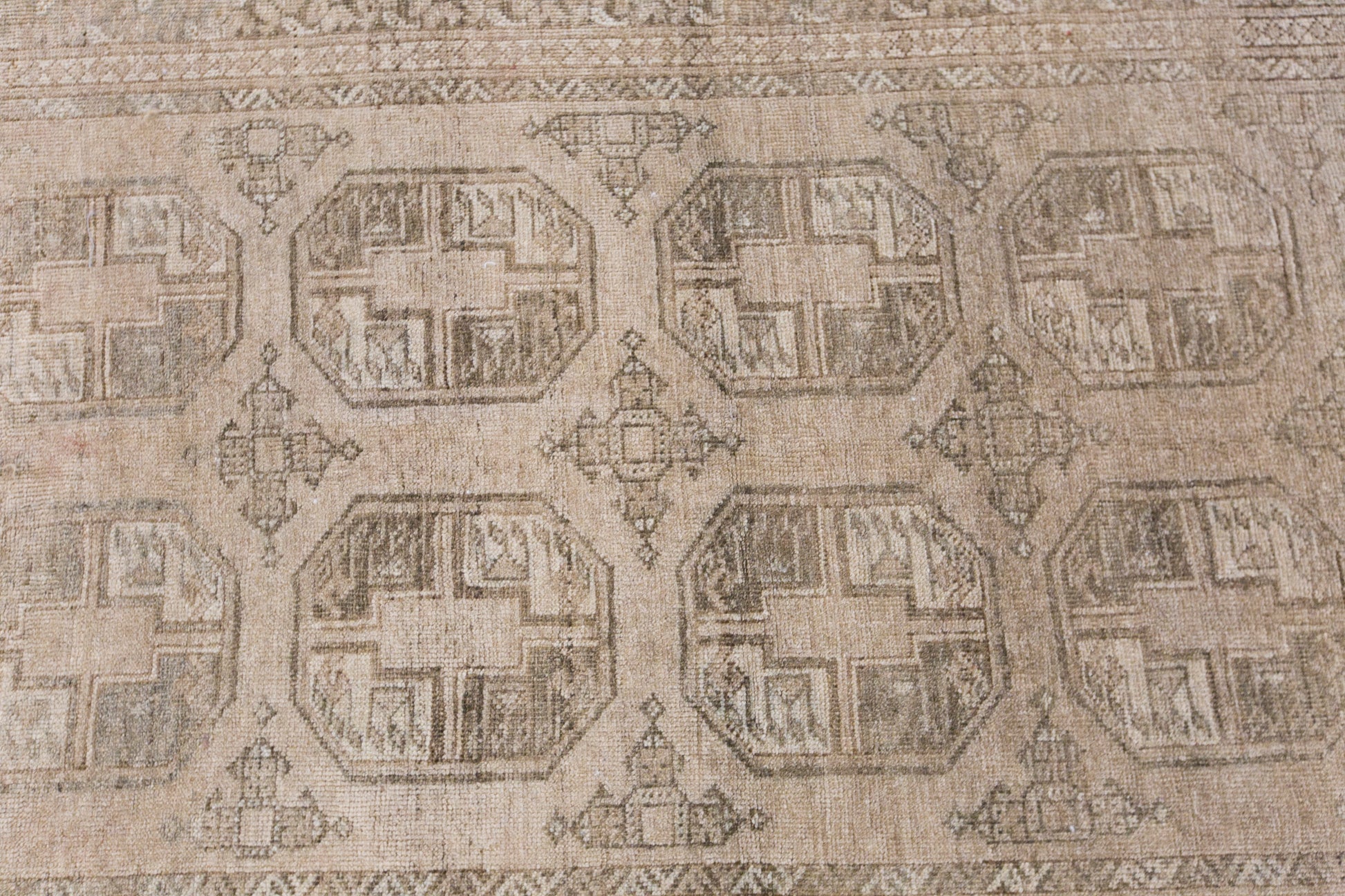 Vintage Turkish Oushak Rug 127 x 185 cm | 4.2 x 6.1 ft