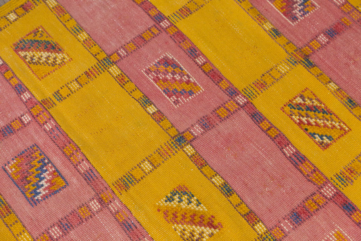 Vintage Turkish Rug, 107 x 187 cm 3.6 x 6.1 ft