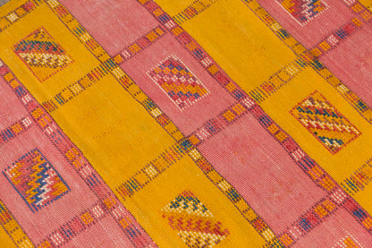 Vintage Turkish Rug, 107 x 187 cm 3.6 x 6.1 ft