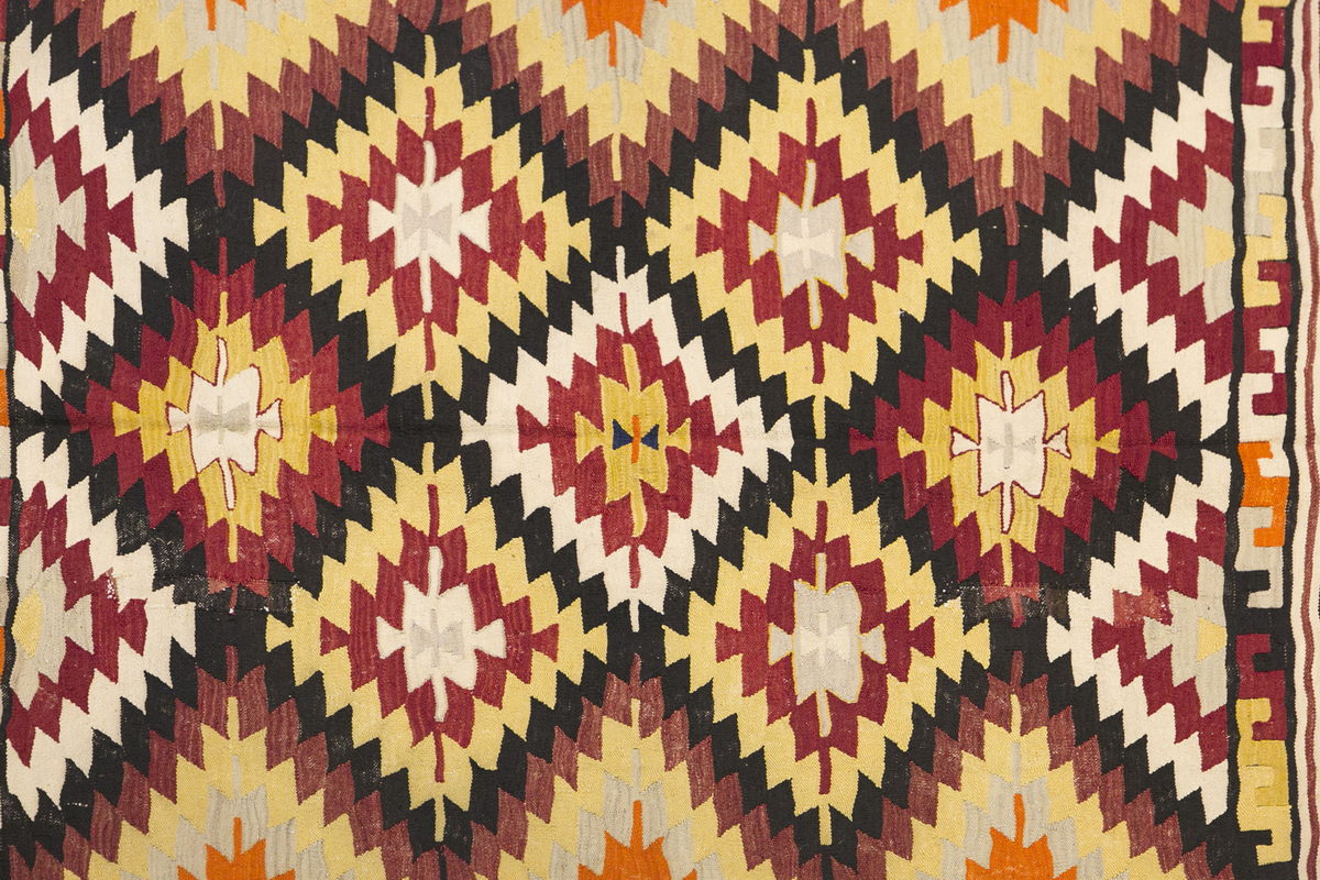 Vintage Turkish Rug, 117 x 182 cm, 3.10 x 5.11 ft