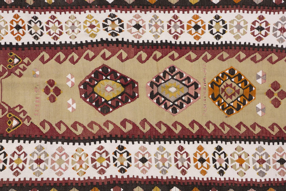 Vintage Turkish Rug, 118 x 192 cm, 3.10 x 6.3 ft