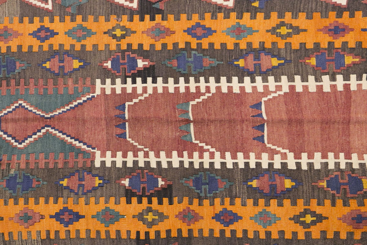Vintage Turkish Rug, 119 x 197 cm, 3.10 x 6.5 ft