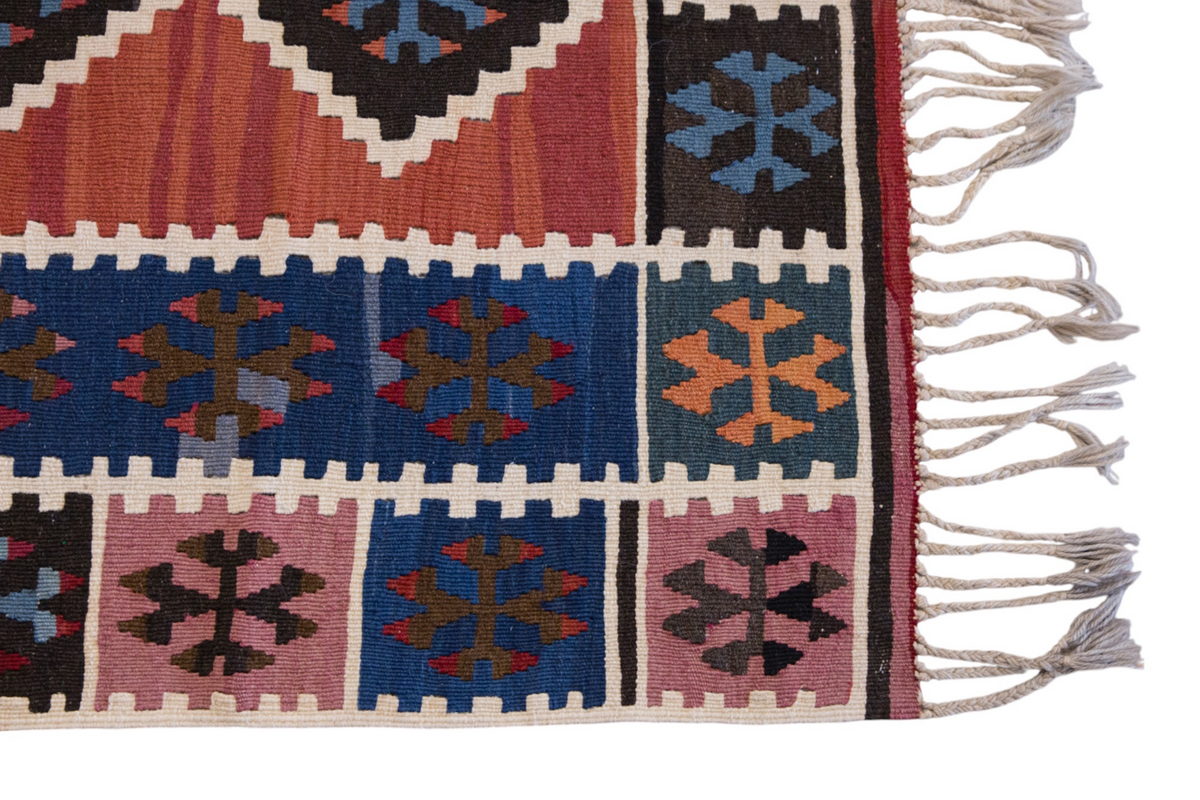 Vintage Turkish Rug, 121 x 181 cm, 3.11 x 5.11 ft