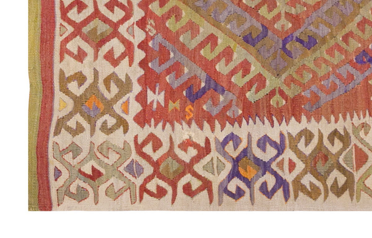 Vintage Turkish Rug, 124 x 194 cm 4 x 6.4 ft