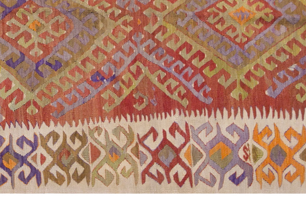 Vintage Turkish Rug, 124 x 194 cm 4 x 6.4 ft