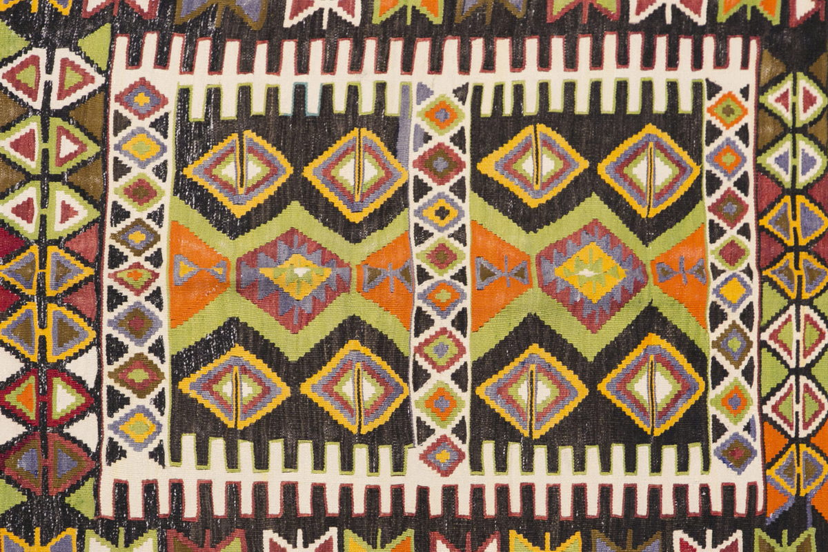 Vintage Turkish Rug, 125 x 180 cm, 4.1 x 5.10 ft