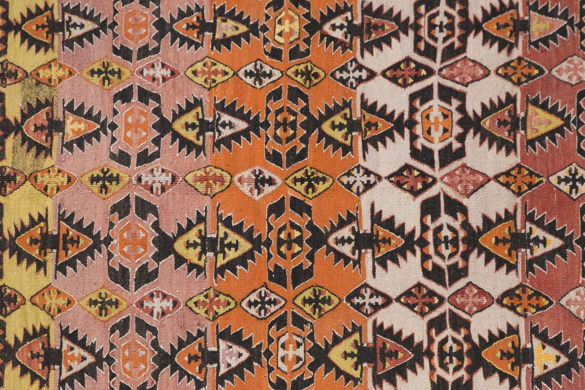 Vintage Turkish Rug, 125 x 188 cm, 4.1 x 6.2 ft