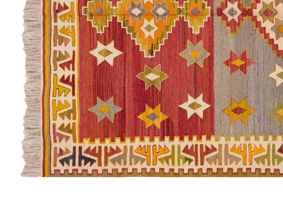 Vintage Turkish Rug, 131 x 182 cm 4.3 x 5.11 ft