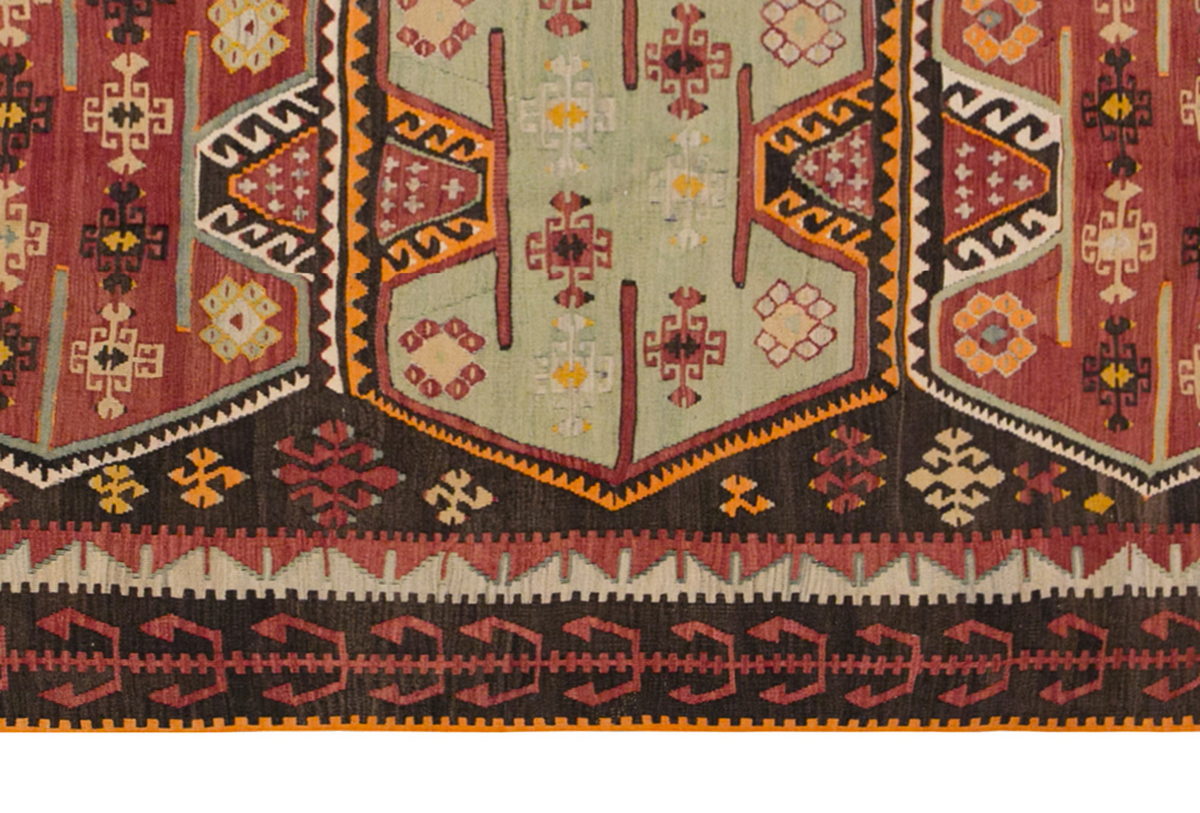 Vintage Turkish Rug, 132 x 197 cm 4.3 x 6.5 ft