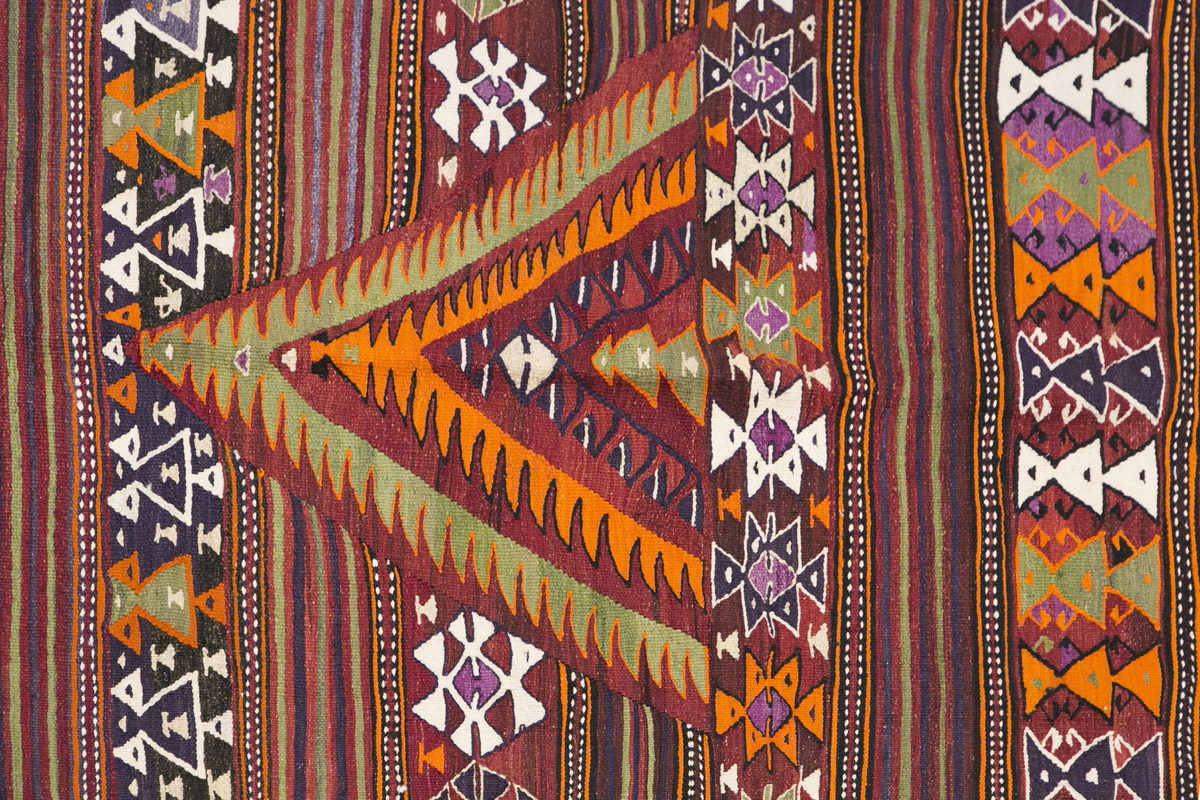 Vintage Turkish Rug, 132 x 218 cm, 4.3 x 7.1 ft