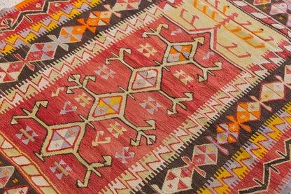 Vintage Turkish Rug, 134 x 183 cm, 4.4 x 6 ft