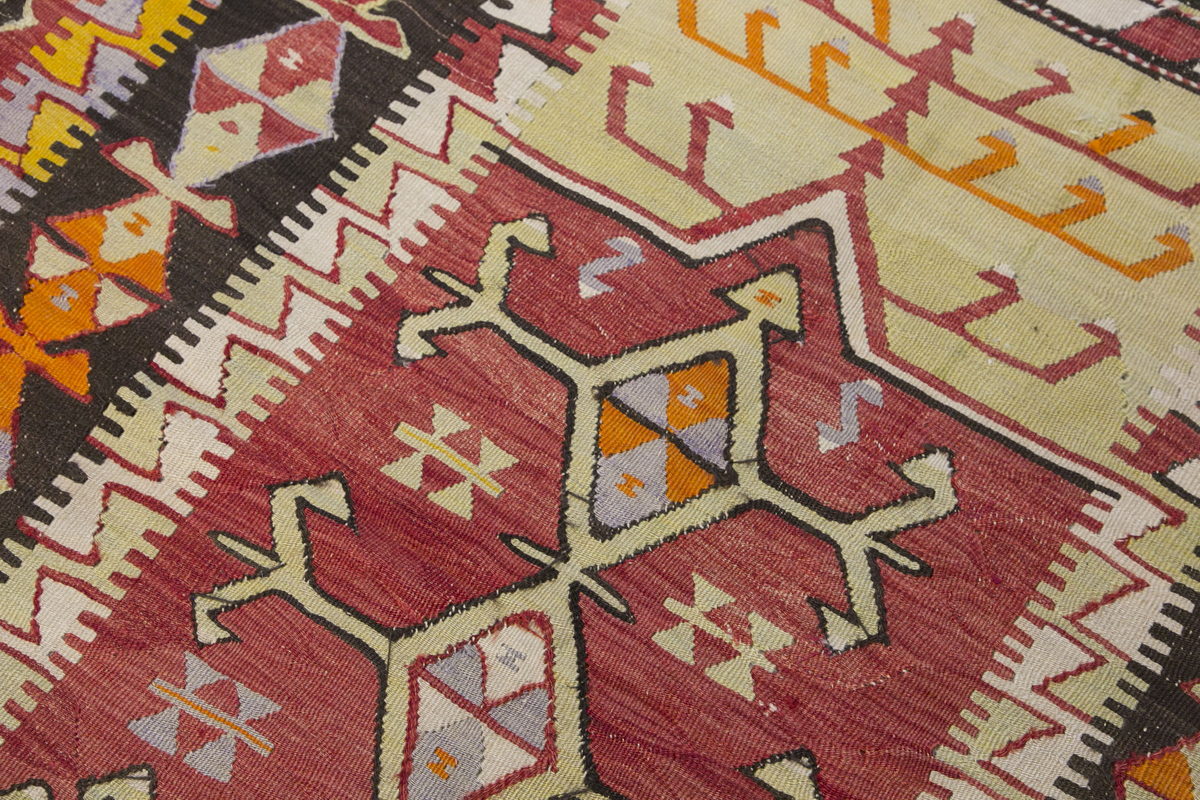 Vintage Turkish Rug, 134 x 183 cm, 4.4 x 6 ft