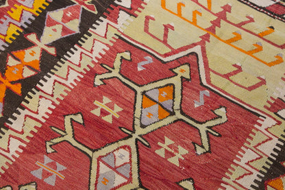Vintage Turkish Rug, 134 x 183 cm, 4.4 x 6 ft
