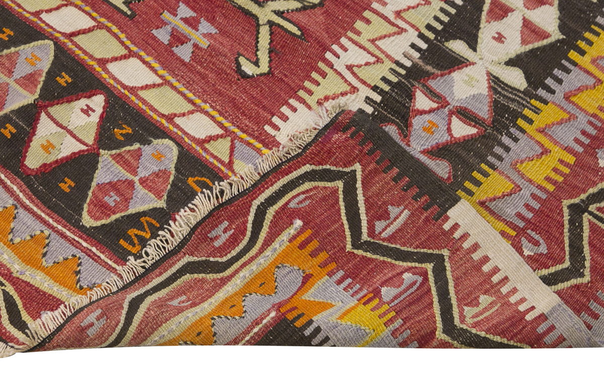 Vintage Turkish Rug, 134 x 183 cm, 4.4 x 6 ft