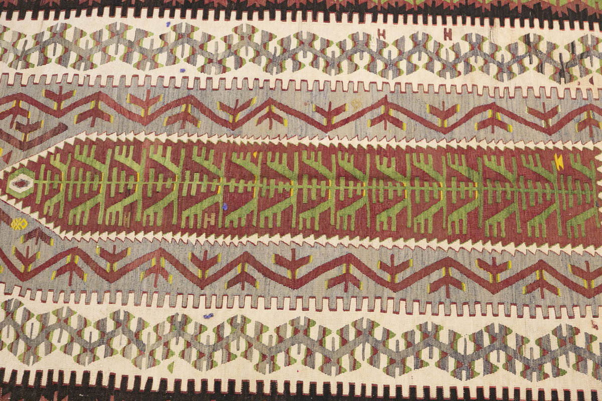 Vintage Turkish Rug, 134 x 200 cm, 4.4 x 6.6 f