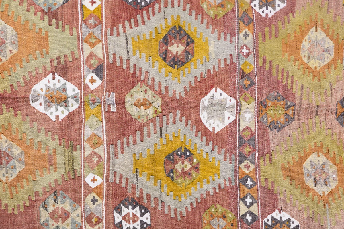 Vintage Turkish Rug, 134 x 222 cm, 4.4 x 7.3 ft