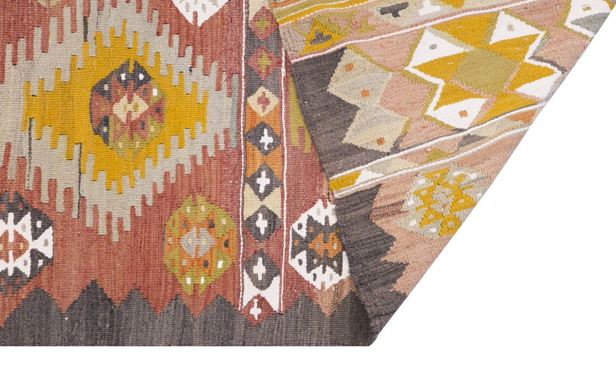 Vintage Turkish Rug, 134 x 222 cm, 4.4 x 7.3 ft