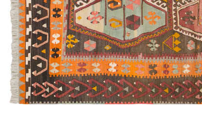 Vintage Turkish Rug, 134 x 237 cm 4.4 x 7.9 ft