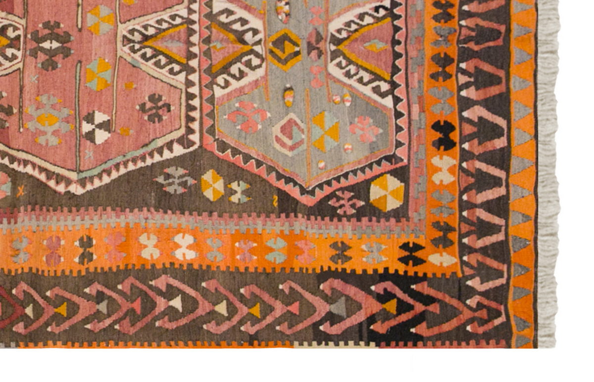 Vintage Turkish Rug, 134 x 237 cm 4.4 x 7.9 ft