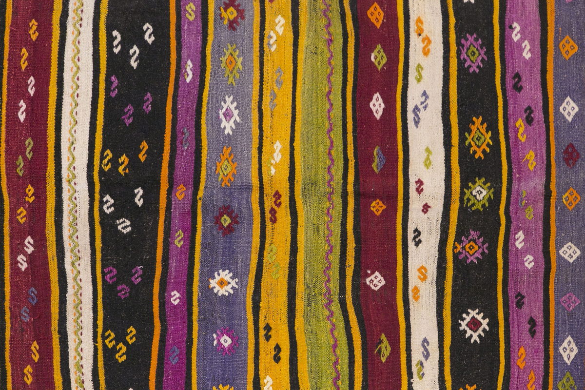 Vintage Turkish Rug, 136 x 182 cm, 4.5 x 5.11 ft