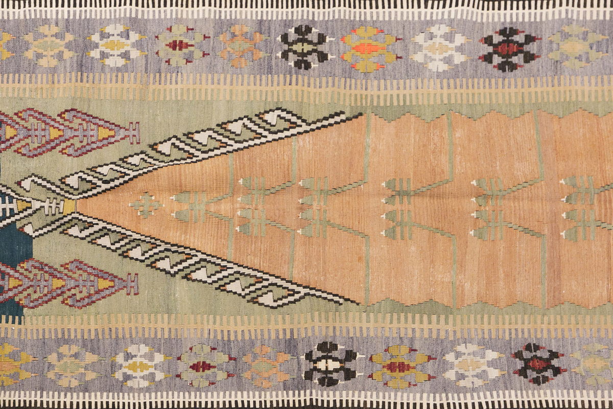 Vintage Turkish Rug, 136 x 239 cm, 4.5 x 7.10 ft