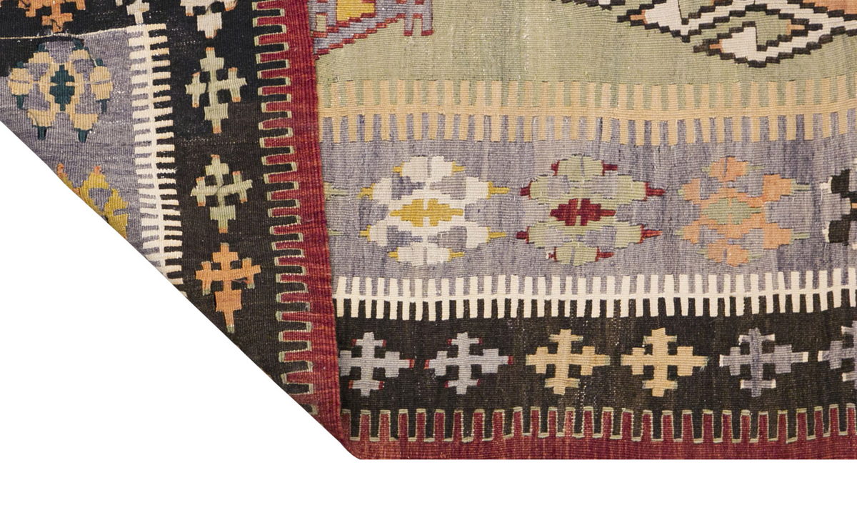 Vintage Turkish Rug, 136 x 239 cm, 4.5 x 7.10 ft