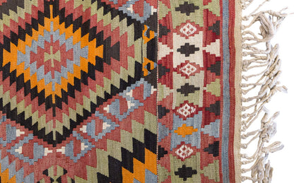 Vintage Turkish Rug, 137 x 92 cm 4.5 x 3 ft