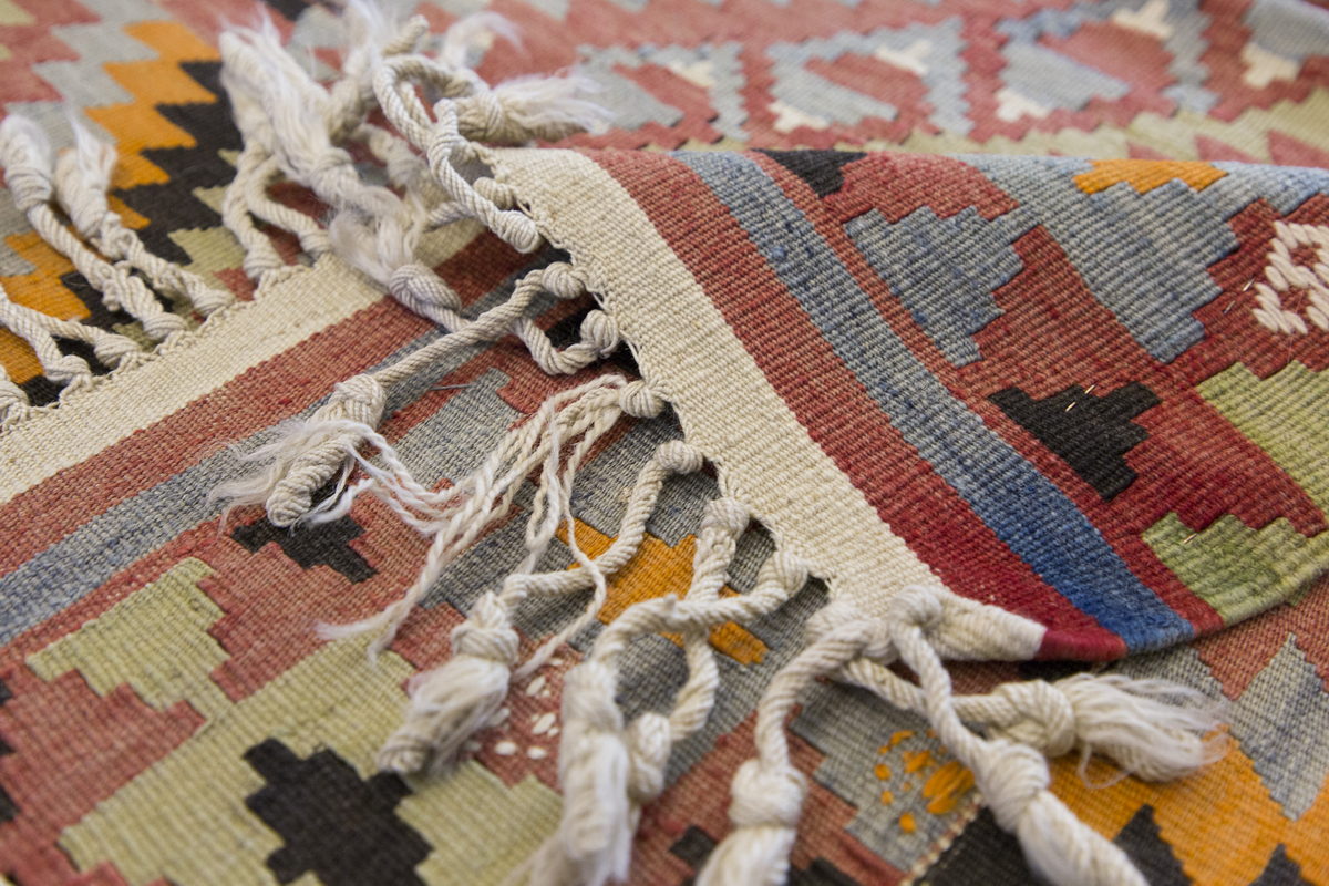Vintage Turkish Rug, 137 x 92 cm 4.5 x 3 ft
