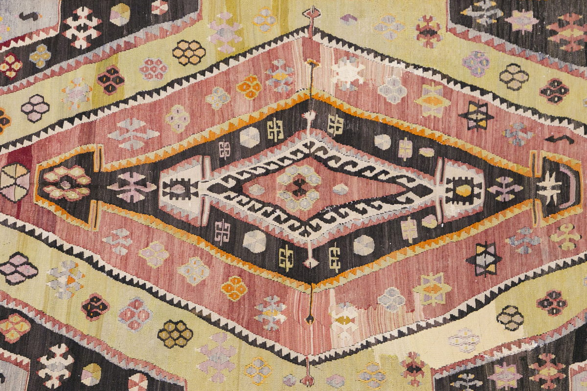 Vintage Turkish Rug, 138 x 241 cm, 4.6 x 7.10 ft