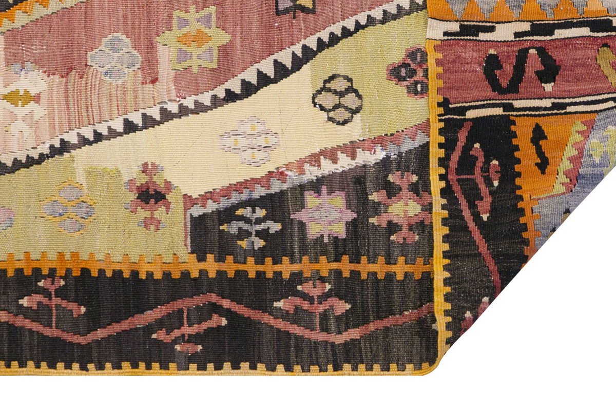 Vintage Turkish Rug, 138 x 241 cm, 4.6 x 7.10 ft