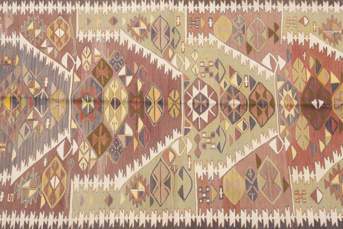 Vintage Turkish Rug, 140 x 194 cm, 4.7 x 6.4 ft