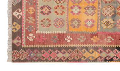 Vintage Turkish Rug, 141 x 241 cm 4.7 x 7.10 ft